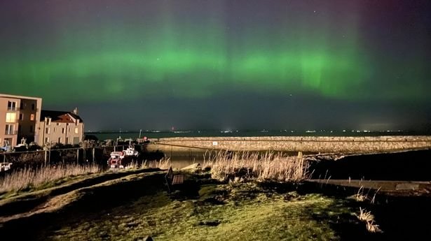  Fenomen ceresc rar: În sudul Regatului Unit au putut fi văzute aurore boreale