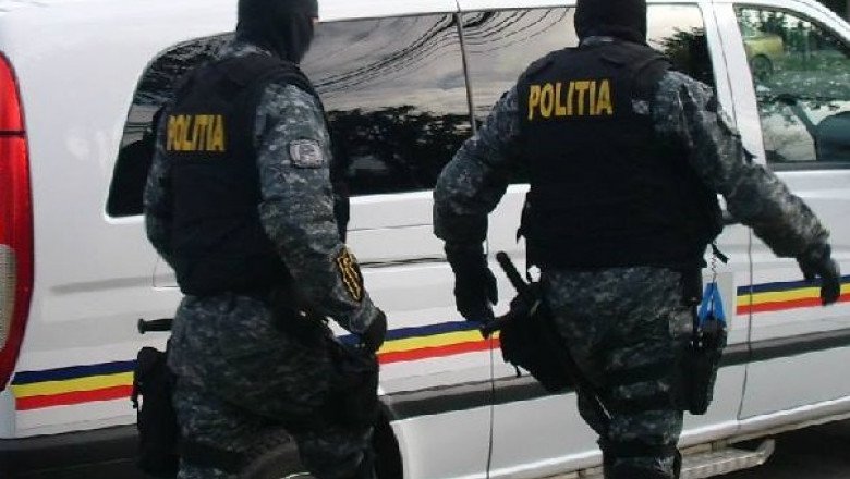  Zeci de percheziţii în şapte judeţe şi în Bucureşti, într-un dosar de trafic de migranţi