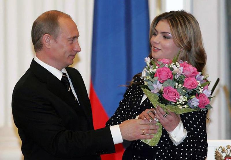  Putin își întreține amanta, pe Kabaeva, dintr-o companie ce vinde vodcă de 120 milioane $