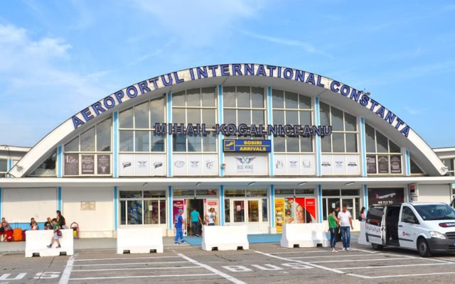 Patru curse aeriene interne spre Constanța. Hotelierii au inclus prețul biletelor de avion în pachetele pentru acest sezon