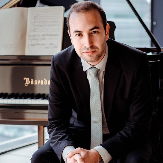 Interviu cu pianistul Dragoș Cantea, director artistic al Classix: „Împreună suntem comunitatea vibrantă pe care ne-o dorim“