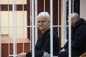  Laureat al Premiului Nobel pentru Pace, condamnat la 10 ani de închisoare în Belarus