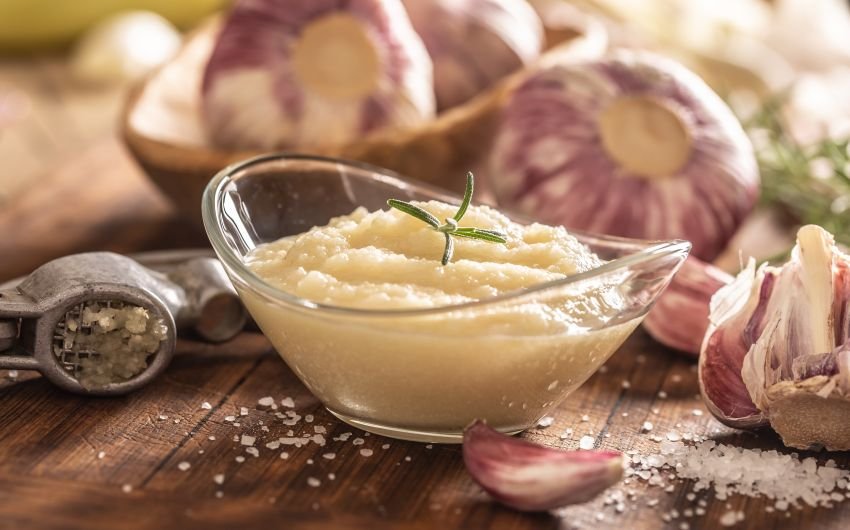  Cum să scapi rapid de mirosul de usturoi. Ce alimente surpriză trebuie să mănânci după
