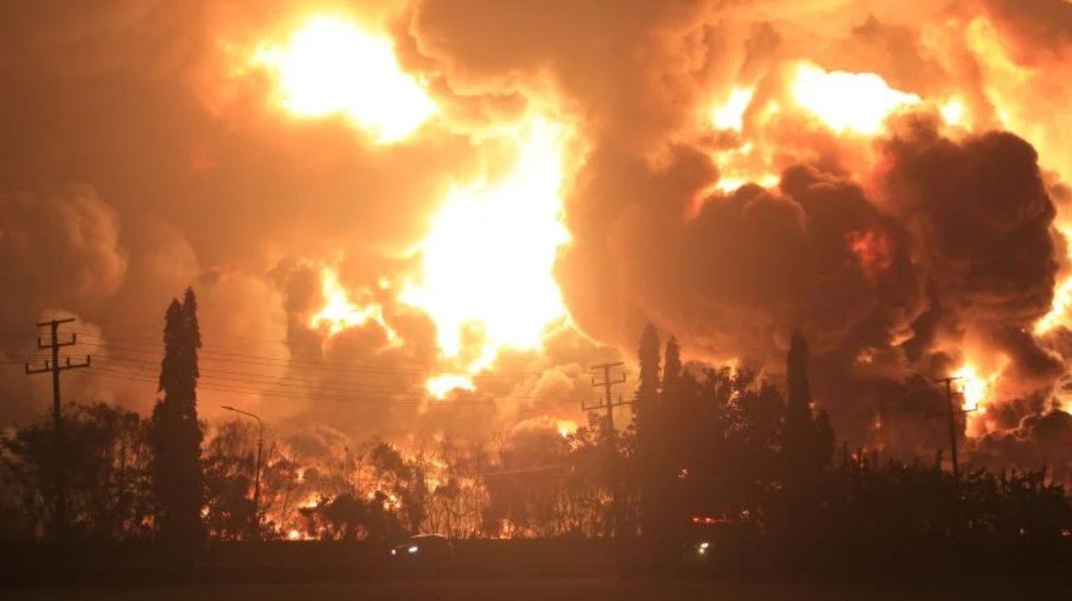  Incendiu masiv la un depozit de carburanţi din Jakarta: cel puţin 17 morţi