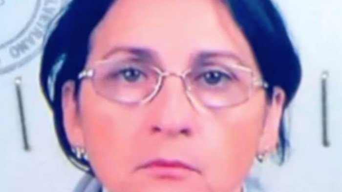  Sora „ultimului naş” al mafiei siciliene a fost arestată după ce poliţia i-a găsit într-o canapea bileţele secrete