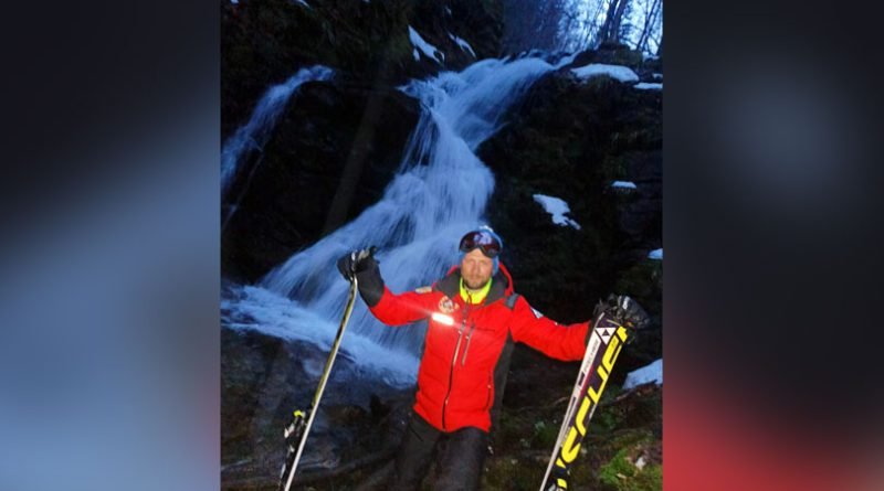  VIDEO Schior teribilist rătăcit pe Muntele Mic. Recuperat cu greu de echipa Salvamont, care a mers prin zăpadă și apă până la brâu