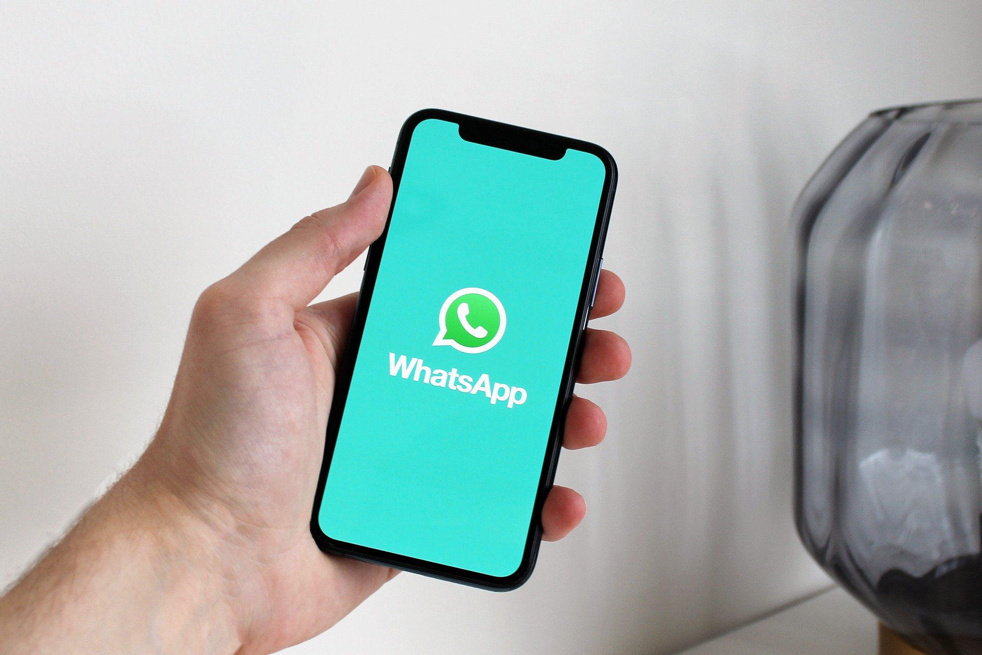 O nouă funcție permite editarea mesajelor deja trimise pe WhatsApp. Cât timp au utilizatorii la dispoziție să corecteze o eroare