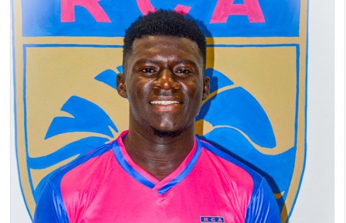  Un fotbalist ivorian în vârstă de 21 de ani a murit după ce i s-a făcut rău pe teren