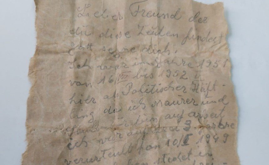  Bilet scris în limba germană al unui deţinut politic din Sibiu, găsit în zidurile Cazinoului din Constanţa