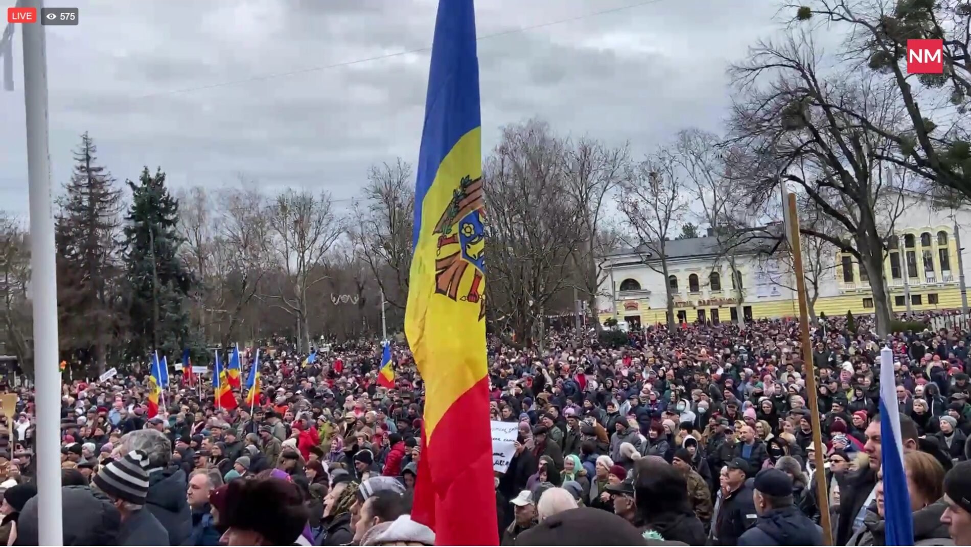  VIDEO Protestele antiguvernamentale de la Chişinău s-au încheiat după trei ore de tensiuni. Reacţiile puterii