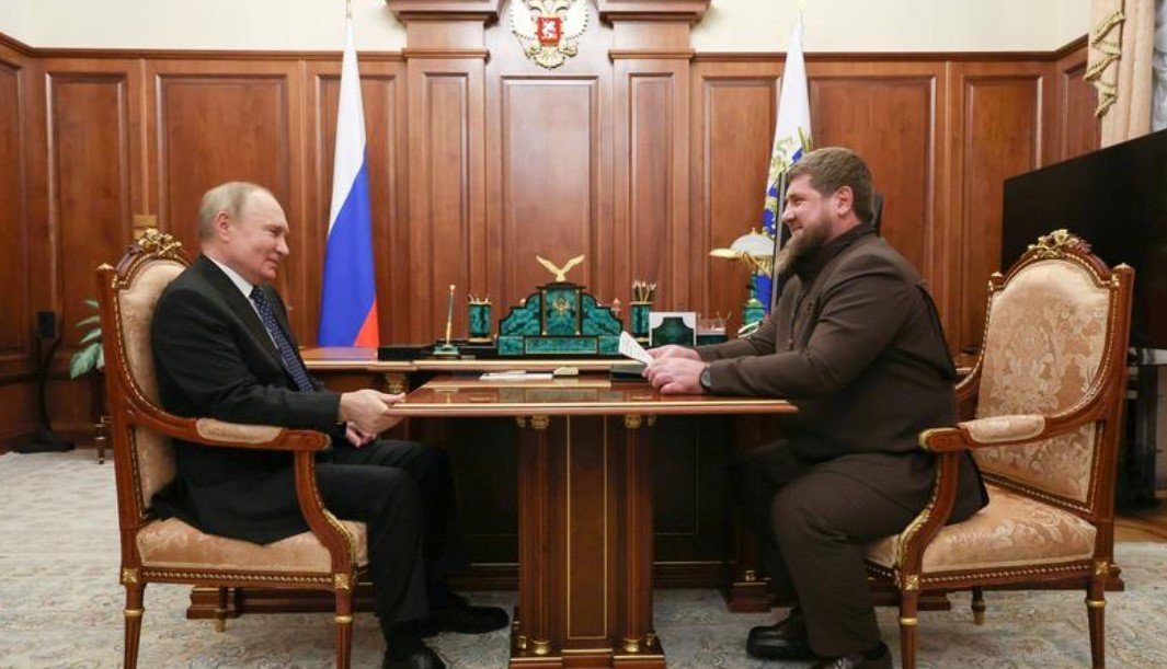  Vladimir Putin l-a primit pe liderul cecen Ramzan Kadîrov la Kremlin: „Executăm toate ordinele dumneavoastră”