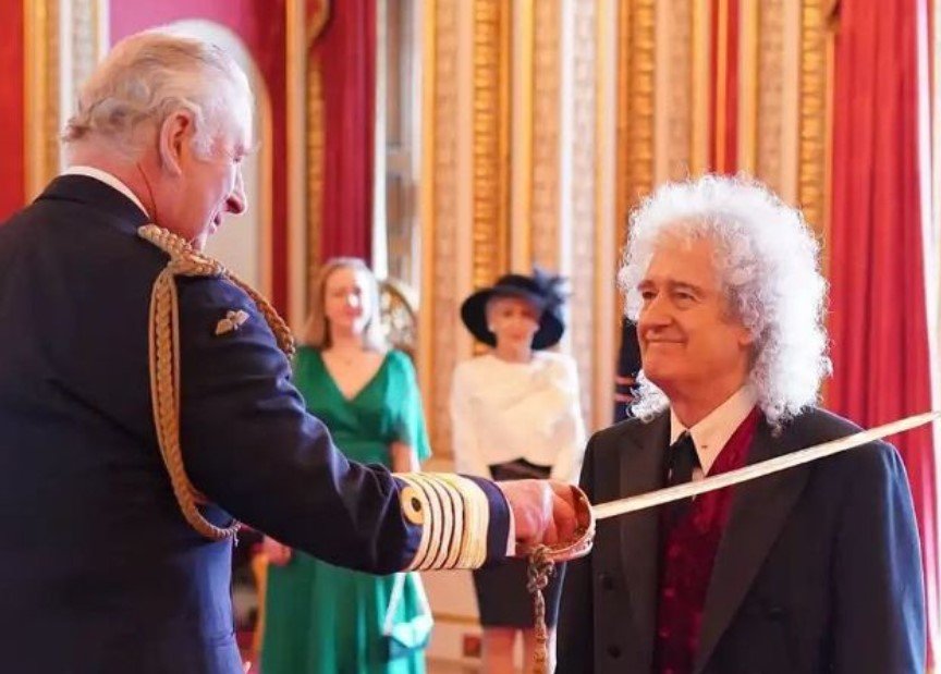  Brian May, chitaristul trupei Queen, a fost înnobilat de regele Charles al III-lea