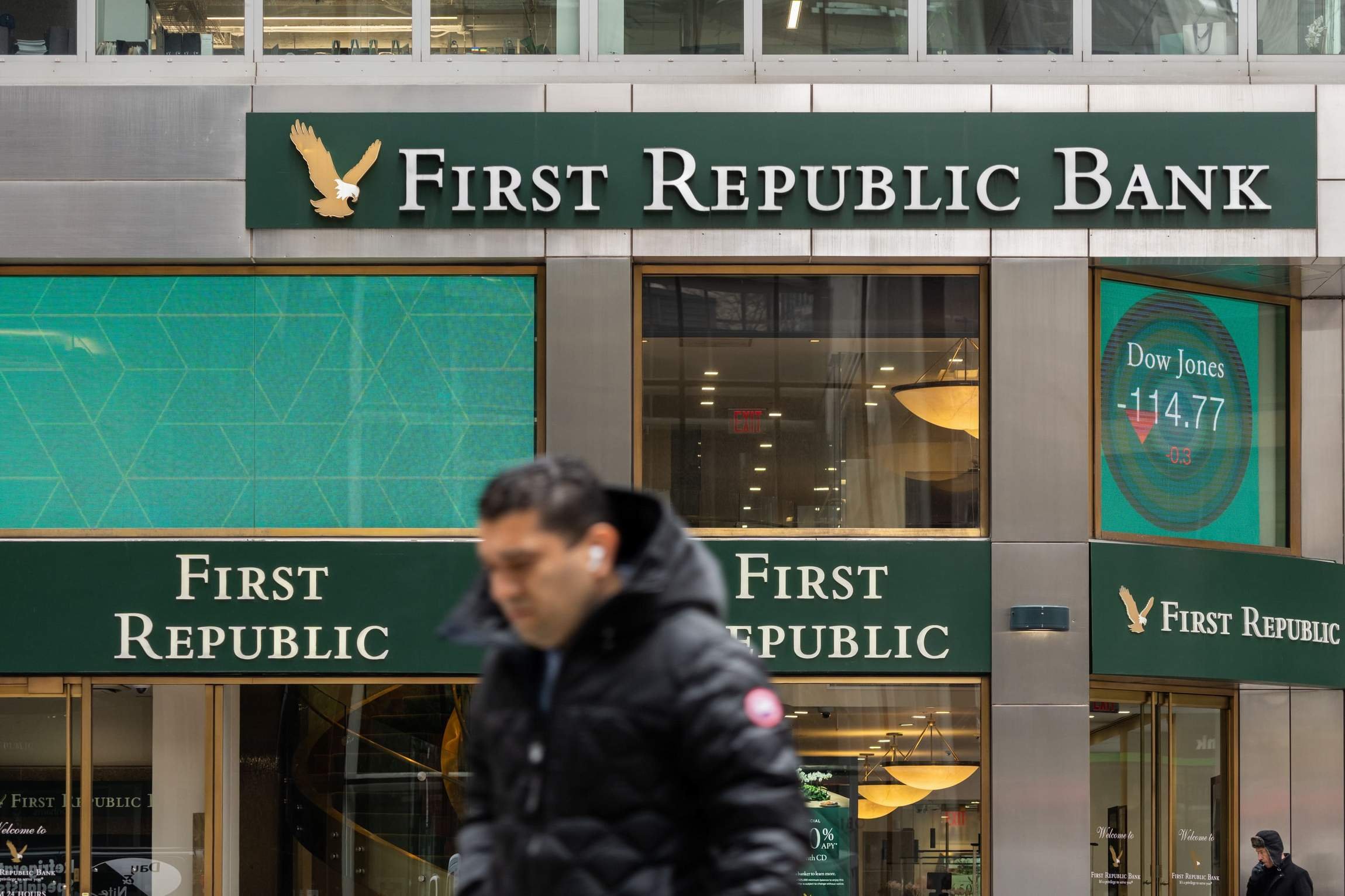 Banca americană First Republic Bank a primit 30 de miliarde de dolari în depozite de la mai multe bănci mari