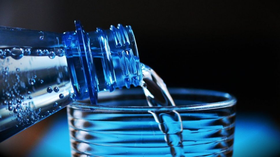  ONU susţine că jumătate din banii cheltuiţi pe apa îmbuteliată ar fi suficienţi pentru a furniza apă potabilă tuturor