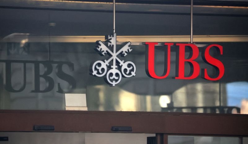  UBS analizează o preluare a Credit Suisse. Presiunea autorităţilor din Elveţia este în creştere
