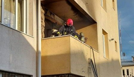  Incendiu într-un balcon, la un bloc de pe strada Lacului