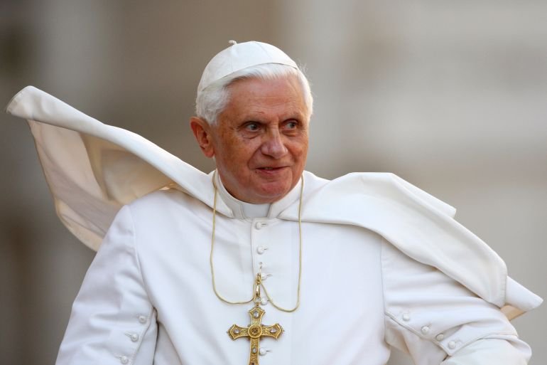  Cinci veri germani, moştenitorii banilor papei Benedict al XVI-lea