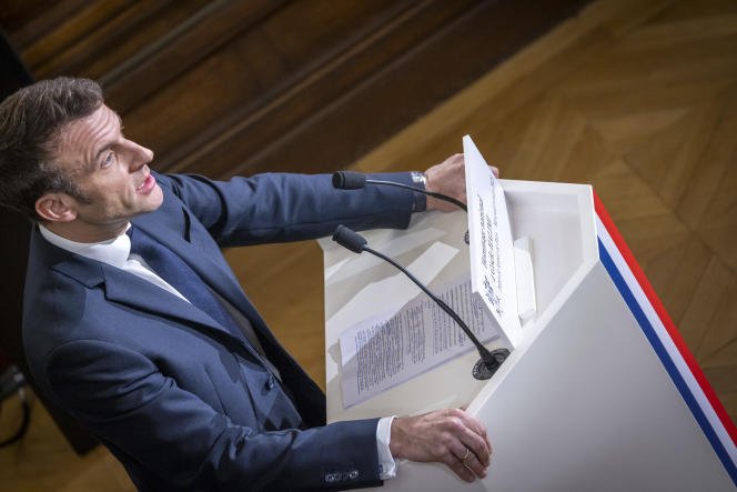  Macron, criticat din toate părţile după ce a spus că manifestanţii care se opun reformei pensionării nu au legimitate