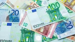  Euro se depreciază cu 1% faţă de dolar, pe o piaţă fragilizată de către bănci