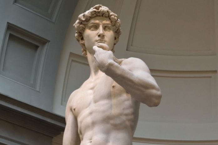  Scandal la o școală după ce copiilor li s-a arătat celebra sculptură David a lui Michelangelo, în cadrul unei ore de artă renascentistă. Părinții spun că e vorba de pornografie