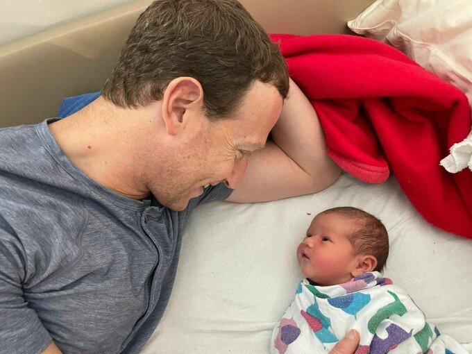  Mark Zuckerberg a devenit tată pentru a treia oară. CEO-ul Meta a împărtășit cu fanii imagini cu fiica sa.