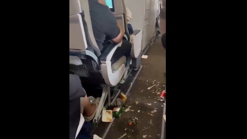  VIDEO Zece pasageri, răniți după ce aeronava a intrat într-o zonă cu turbulențe
