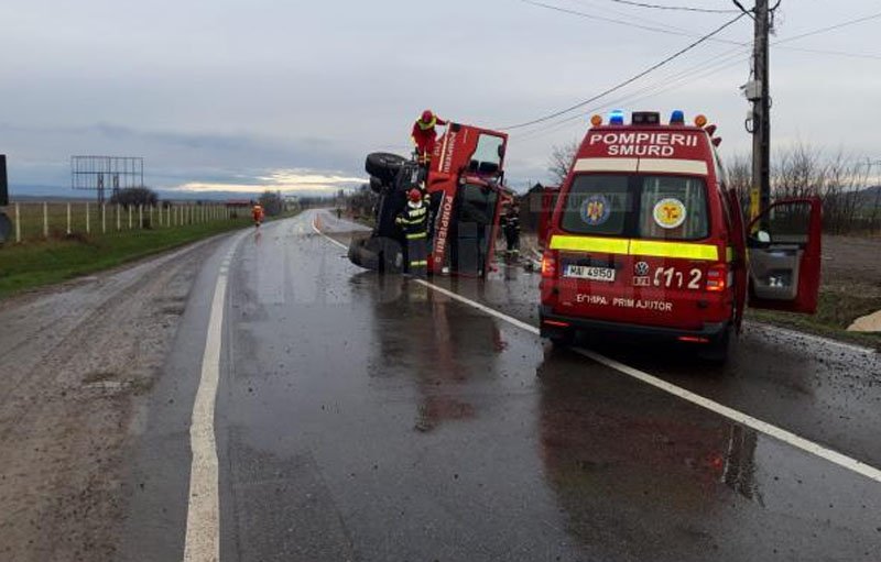  Dimineață complicată pe E 85: s-au răsturnat două autocisterne, una cu motorină și una cu apă, a ISU Suceava