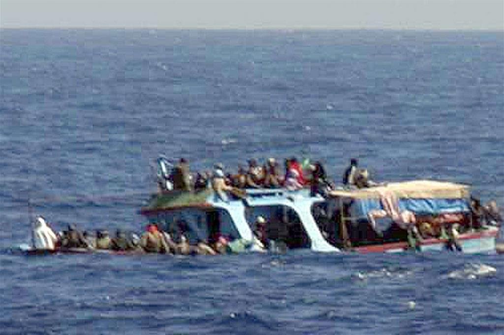  Cel puţin 29 de migranţi morţi în trei naufragii în largul Tunisiei