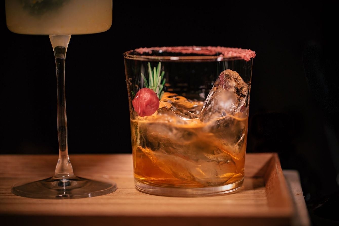  5 IDEI de cocktailuri pe care trebuie să le încerci și tu dacă ești în căutare de gusturi noi (P)