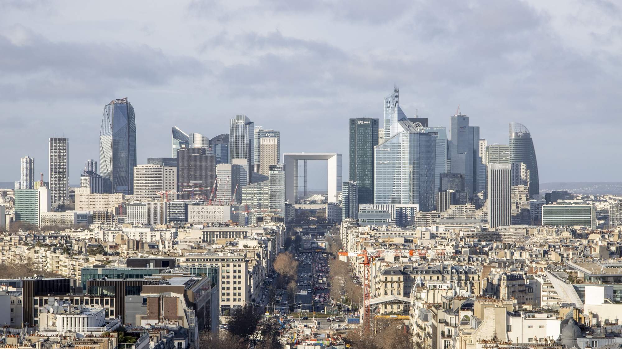  Evaziune fiscală uriaşă în domeniul financiar: Percheziţii la cinci bănci din Franţa