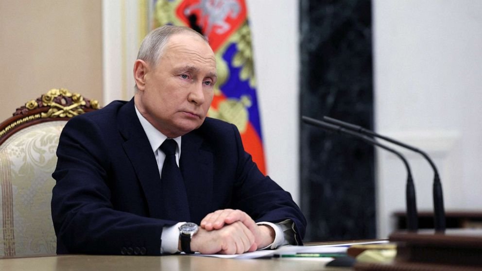  The Guardian susţine că Putin pregăteşte Rusia pentru un „război veşnic” cu Occidentul