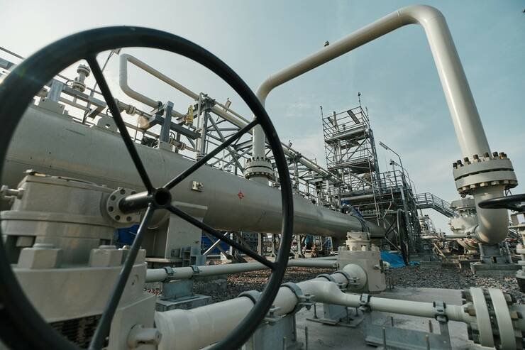  Uniunea Europeană caută metode legale de a bloca exporturile rusești de gaze lichefiate