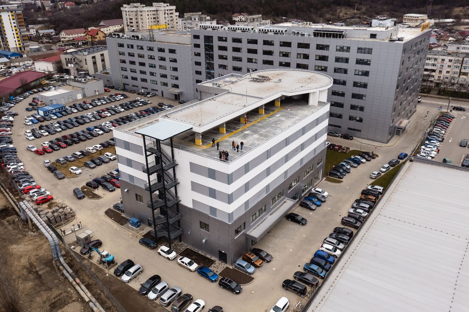  Investiţie Continental de 8 mil. euro, inaugurată ieri. Centru de testare Vehicle Dynamics cu parcare etajată, pe patru niveluri
