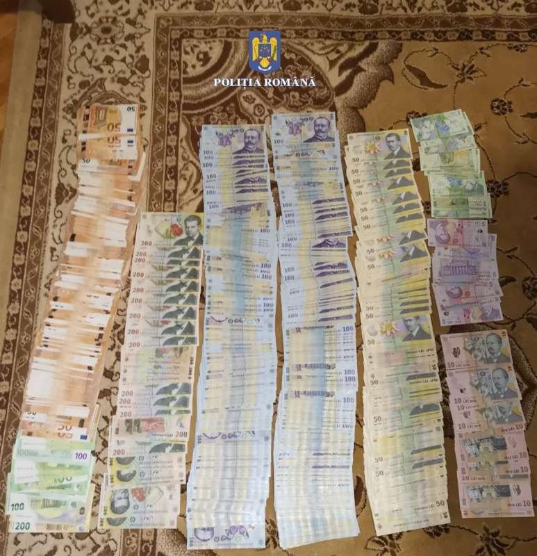  Bani, înscrisuri şi materiale ce pot ajuta ancheta, descoperite la percheziţiile din dosarul privind cazarea ucrainenilor