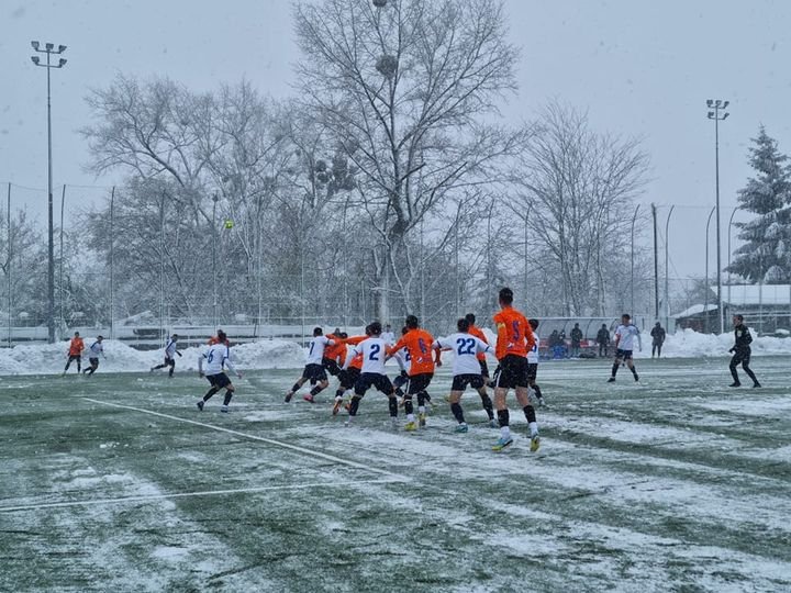  Fotbal: Meciuri amânate la Iaşi din cauza zăpezii