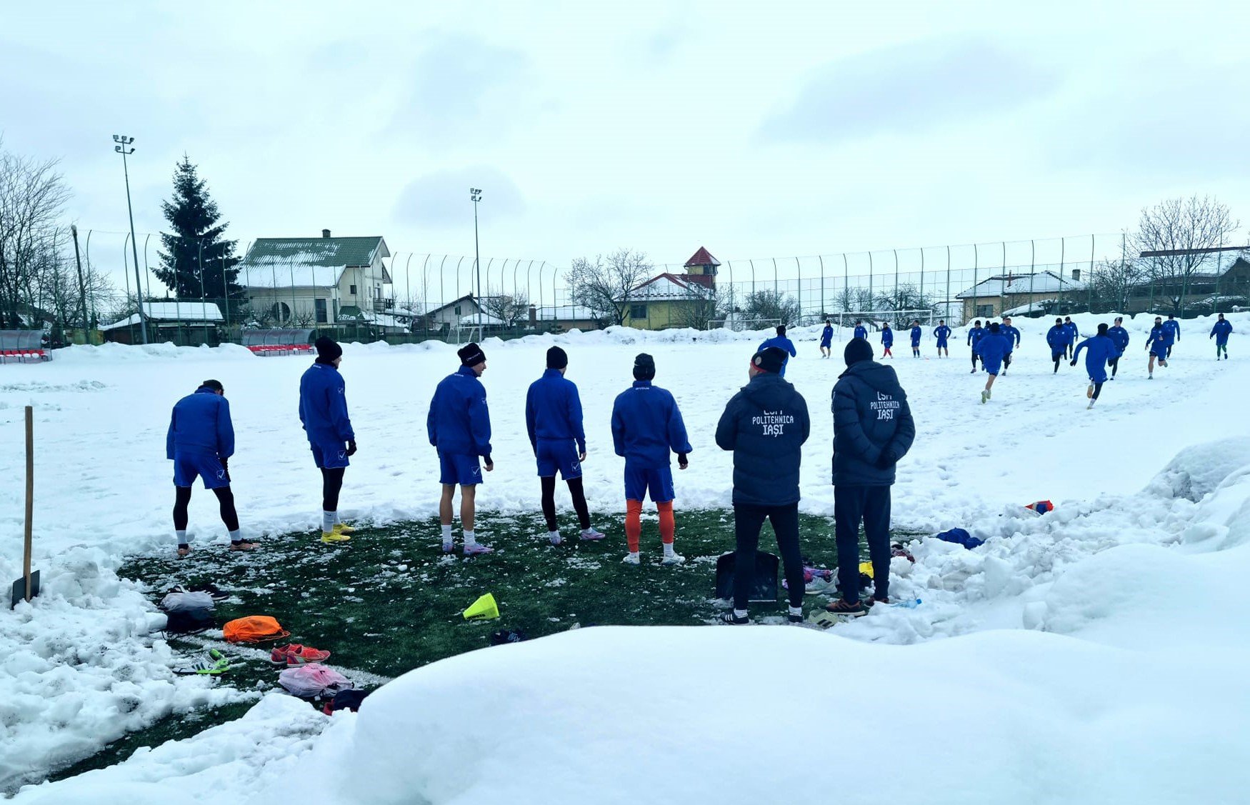  FOTBAL – Politehnica, alungată din Copou. Deplasare cu trei zile înainte de meciul din Ghencea: terenurile din Iaşi, pline de zăpadă