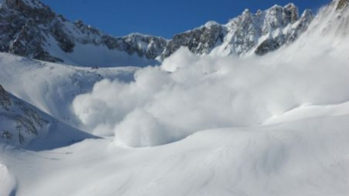  O avalanşă produsă în Alpii francezi a curmat vieţile a patru persoane