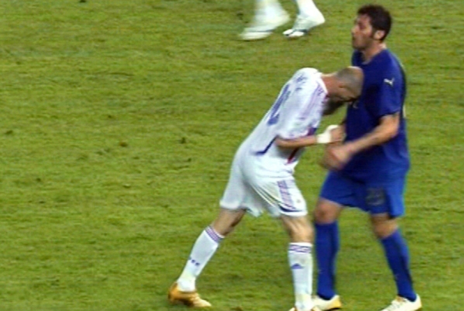  VIDEO Secret ținut 17 ani. Materazzi a dezvăluit ce i-a zis lui Zidane, înainte ca francezul să îl lovească în piept