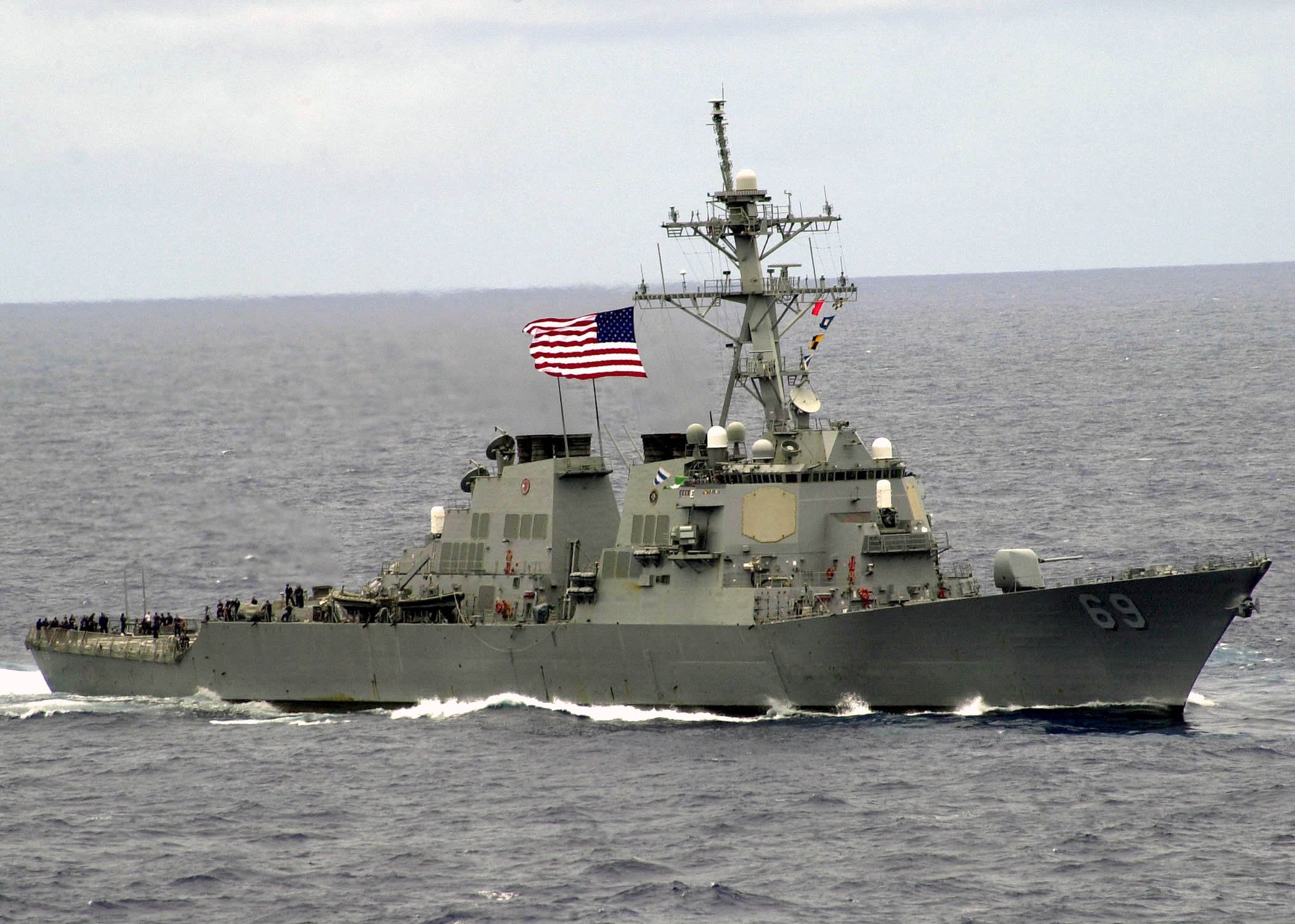  Tensiune maximă! Distrugătorul american cu rachete ghidate USS Milius a ajuns în Marea Chinei de Sud