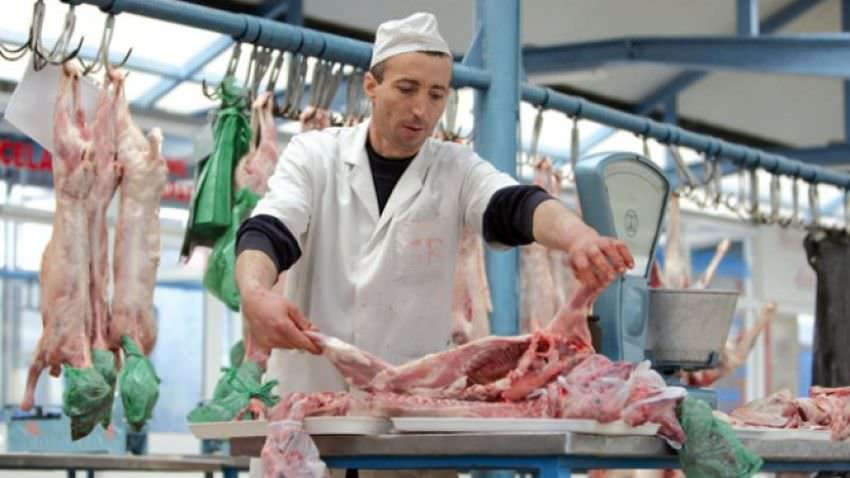  “Mercurialul” mieilor pe piaţa ieşeană, în Săptămâna Mare. Preţurile ajung şi la 70 lei/kg. O reţetă de fermier