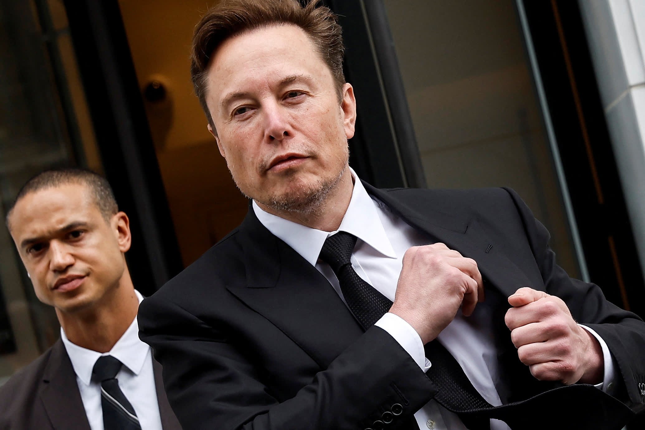  Elon Musk lucrează la lansarea unui startup de inteligenţă artificială care va rivaliza cu OpenAI