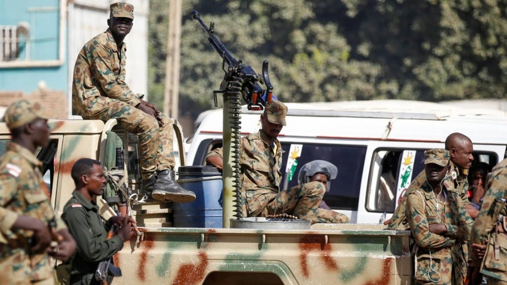  Armata Sudanului a lansat duminică lovituri aeriene asupra bazei forţei paramilitare rivale