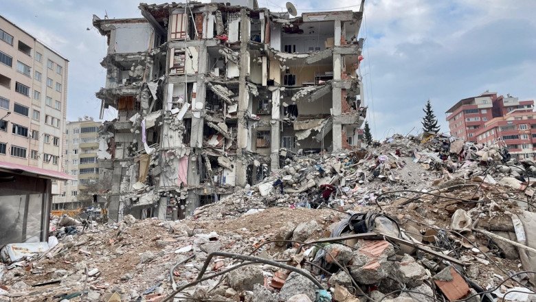  Mai puţini militari ucraineni au murit în războiul cu Rusia decât cetăţeni turci la cutremur