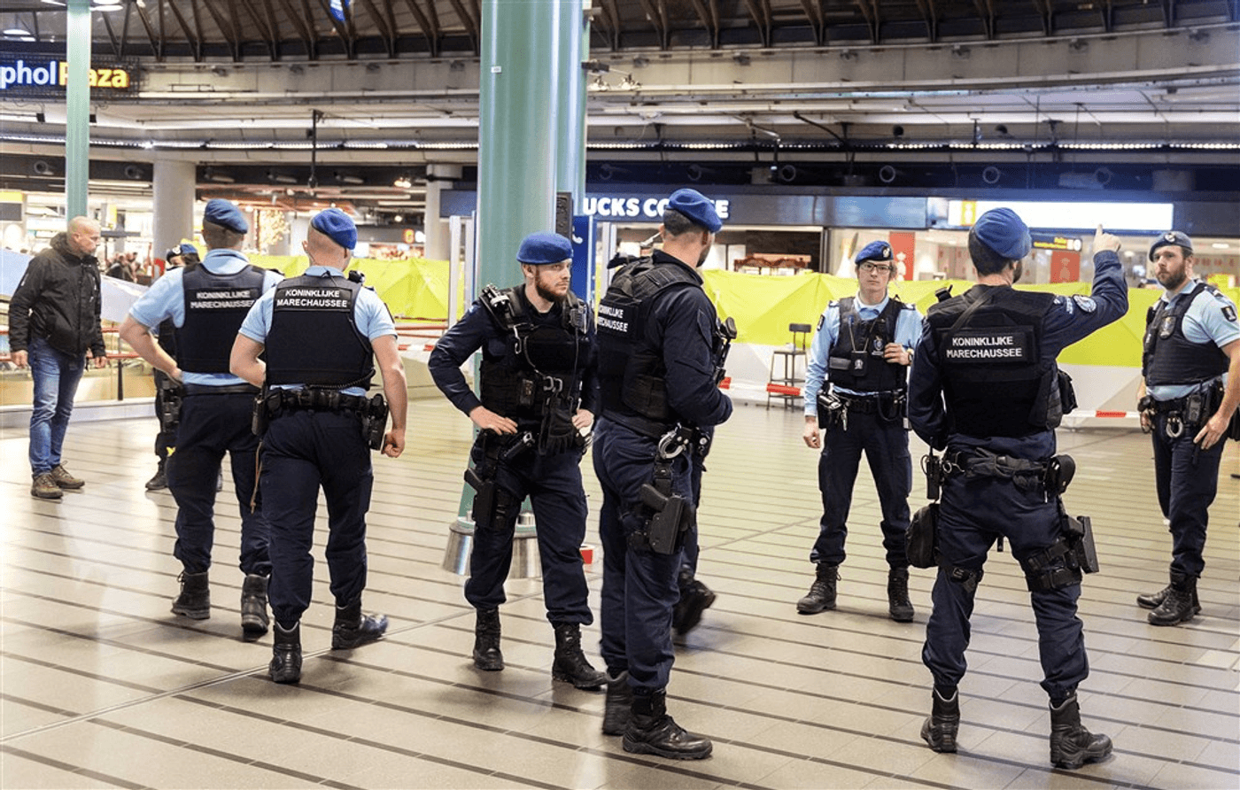  Olanda: Cadavrul unui pasager clandestin a fost găsit în trenul de aterizare al unui avion, pe aeroportul Schiphol