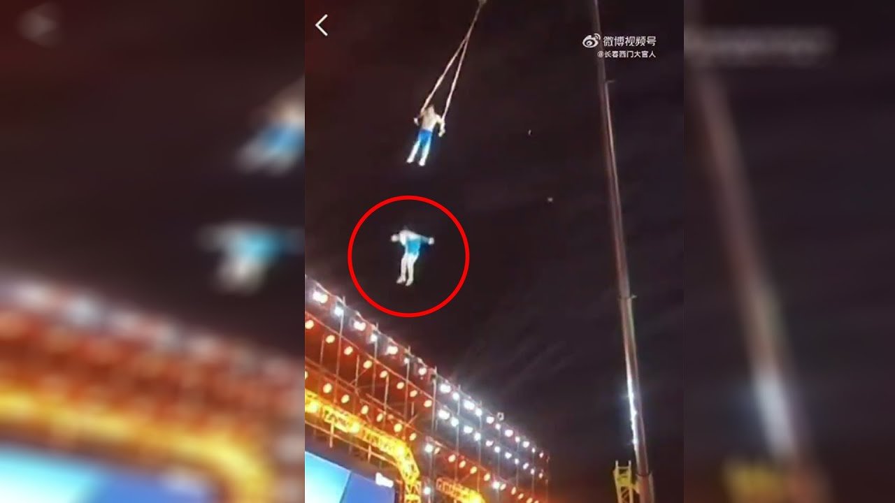  VIDEO Salt mortal la circ. O acrobată, scăpată de soțul ei de la înălțime