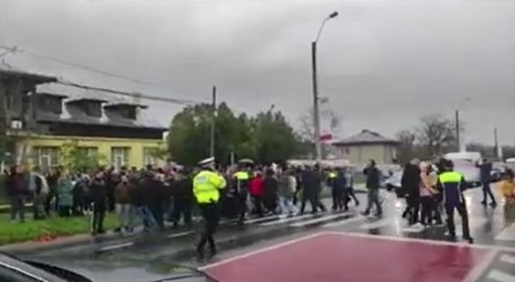  Un nou protest la Leţcani pentru treceri pietonale suspendate. Traficul, dat peste cap – VIDEO