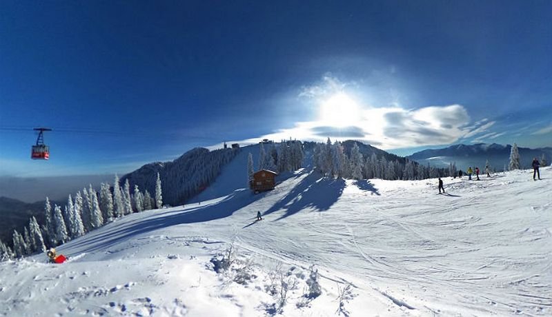  Ultimul weekend de schi din acest sezon în Poiana Brașov. Se schiază pe pârtiile din partea superioară a masivului Postăvarul