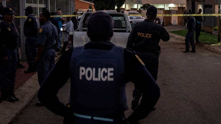  Zece membri ai unei familii, ucişi într-un atac armat în propria locuinţă, în Africa de Sud