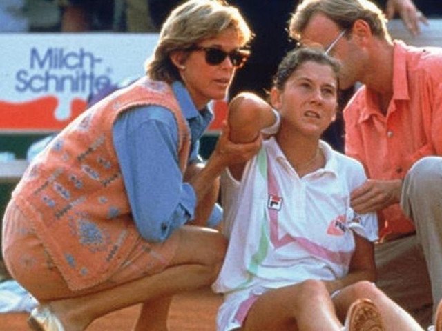  Bărbatul care a înjunghiat-o pe fosta jucătoare de tenis Monica Seles în 1993 a murit la 68 de ani