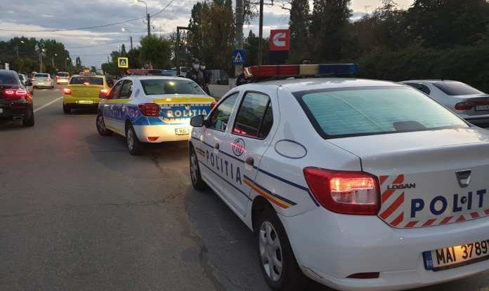  Suceava: Tânăr care a refuzat să oprească maşina la semnalul poliţiştilor, urmărit mai bine de cinci kilometri